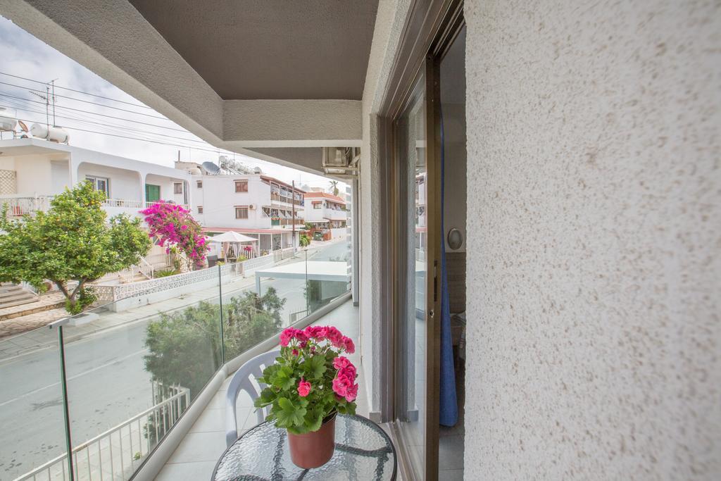 Merab Napa Suites Ayia Napa Esterno foto