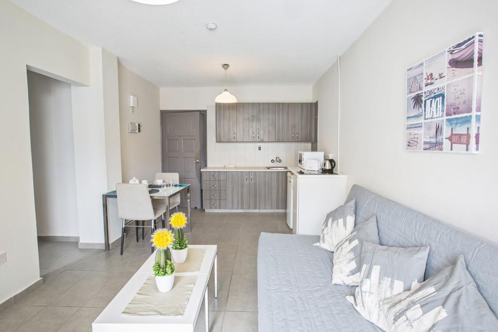 Merab Napa Suites Ayia Napa Esterno foto