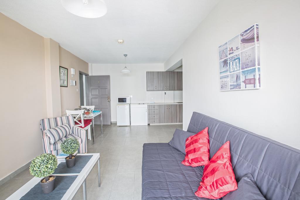 Merab Napa Suites Ayia Napa Esterno foto