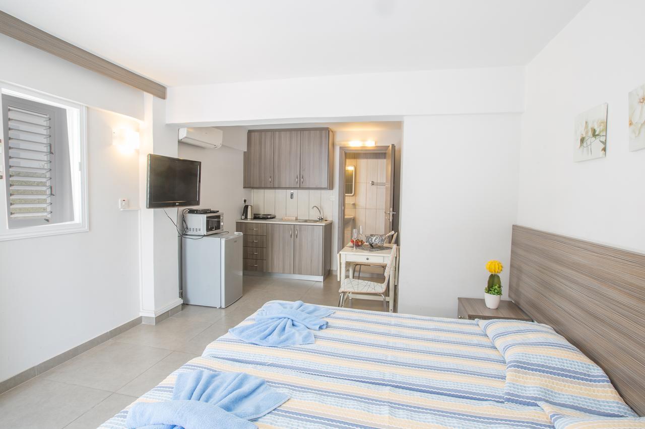 Merab Napa Suites Ayia Napa Esterno foto