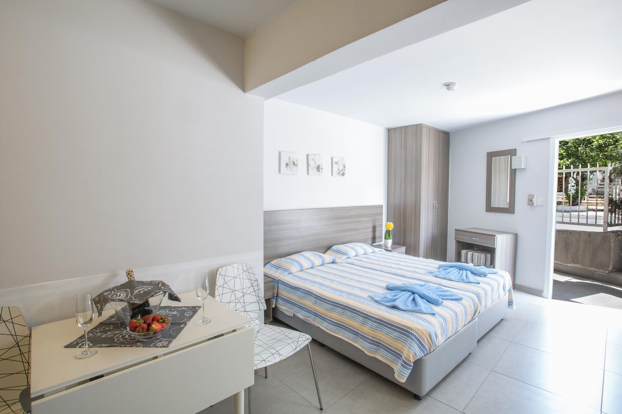 Merab Napa Suites Ayia Napa Esterno foto