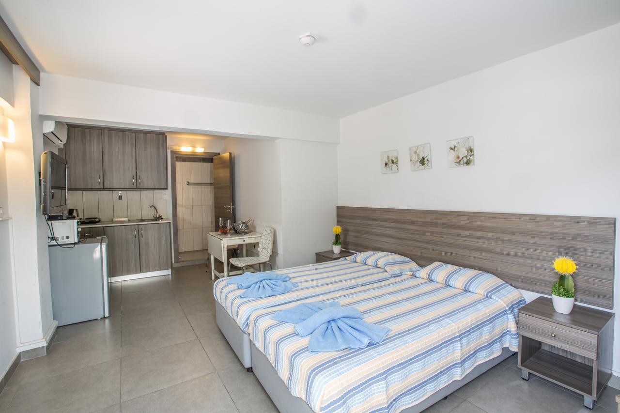 Merab Napa Suites Ayia Napa Esterno foto